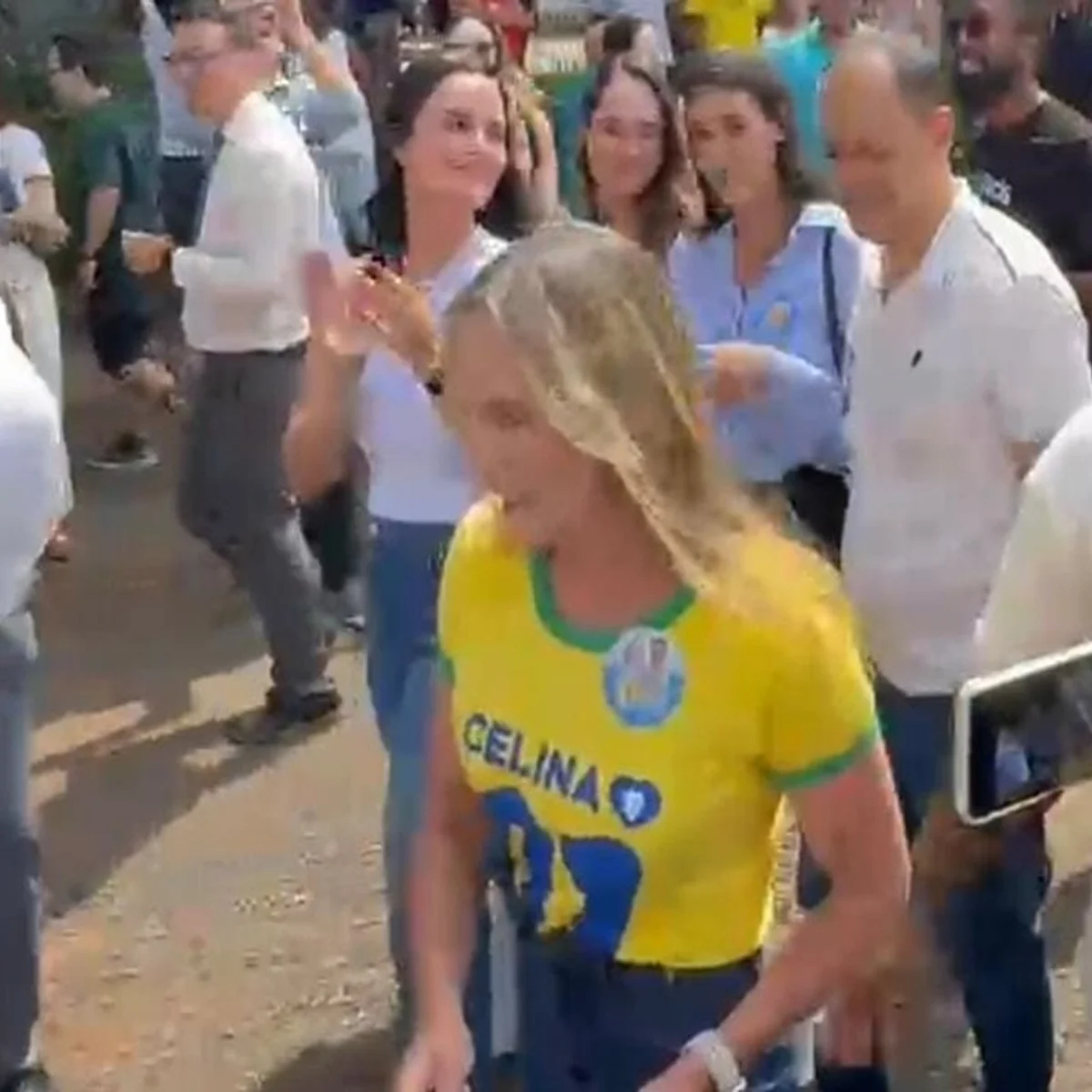 Celina vota no 2º turno acompanhada de Michelle Bolsonaro e Bia Kicis