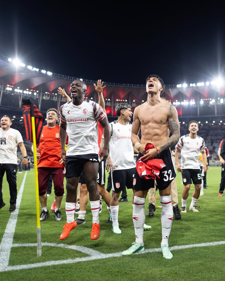 ‘Vitória colossal’ e ‘finalista épico’: jornais argentinos repercutem classificação do Estudiantes
