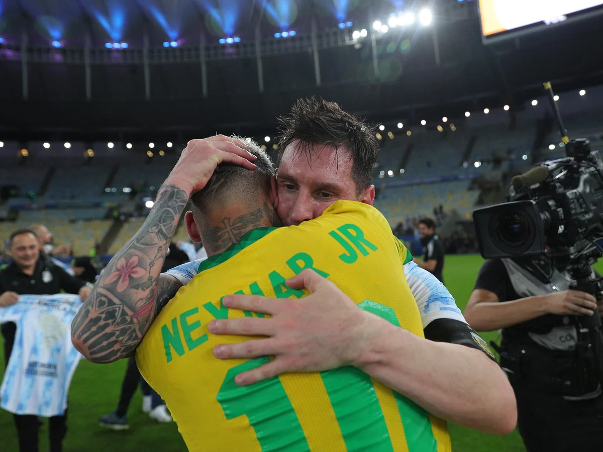 Neymar homenageia Messi antes do último jogo do argentino pela seleção