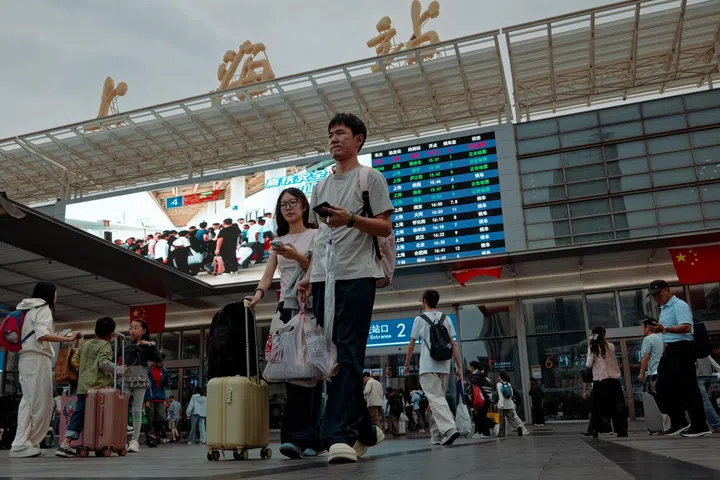 A China se prepara para uma demanda recorde de viagens durante as férias da Semana Nacional, que duram uma semana.