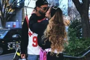 Gabigol e Rafaella Santos dão beijão