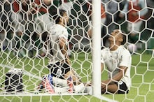 Torcedores do Corinthians protestam no Parque São Jorge e pedem ‘intervenção judicial já’