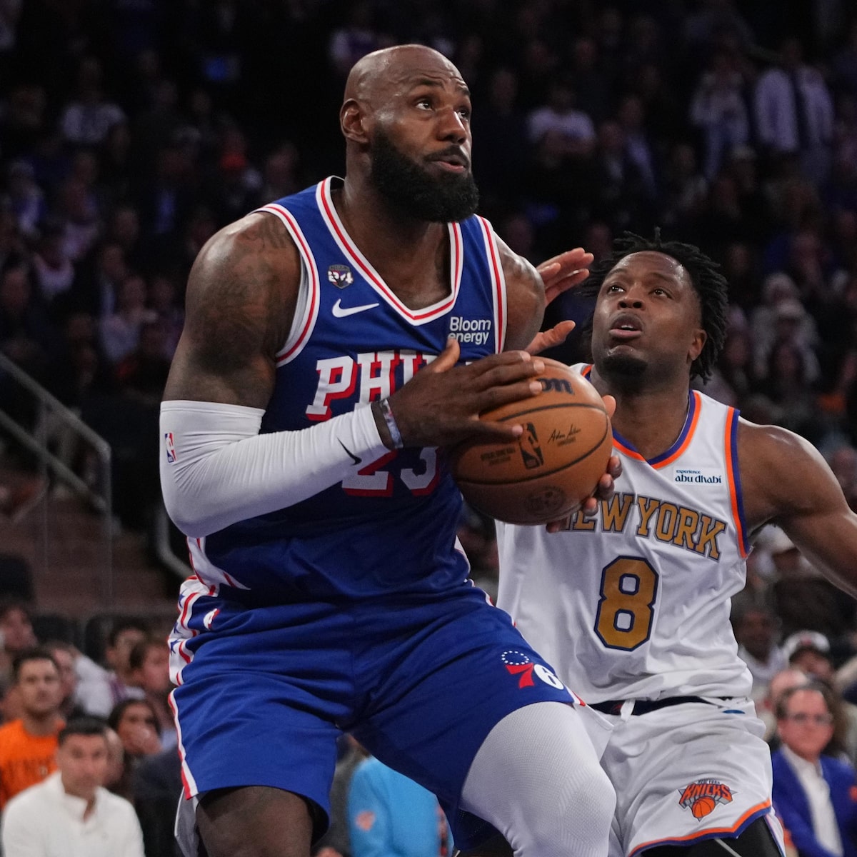 LeBron James marca 14 pontos e Sixers derrotam campeões Knicks na abertura da temporada da NBA