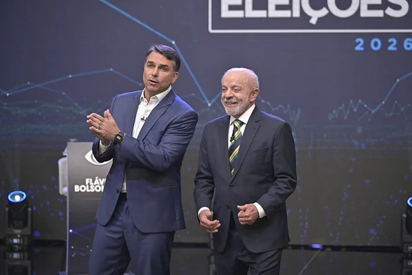 Debate entre Flávio e Lula: dois símios jogando excrementos um no outro