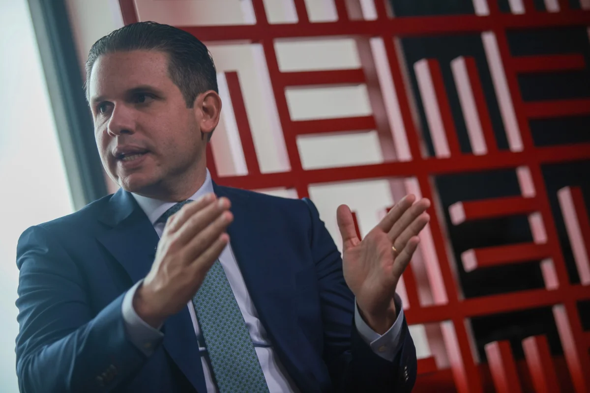 foto colorida do presidente da Câmara, Hugo Motta, em entrevista ao Metrópoles