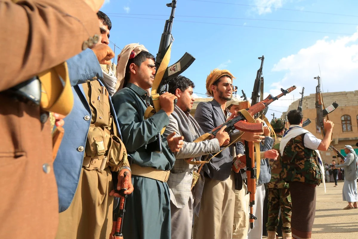 Iêmen faz 20 ataques aéreos contra Houthis, segundo um porta-voz
