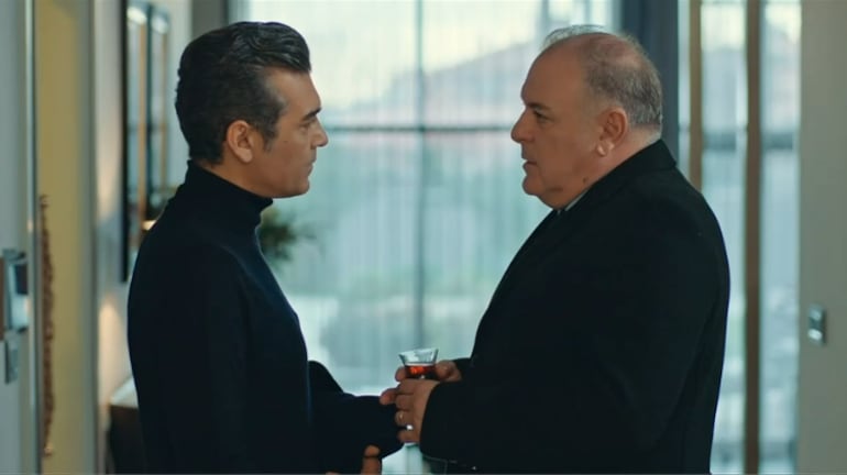 Bahar coloca Mert para fora de casa e desabafa com Asya sobre o divórcio: ‘Os dois lados perdem’